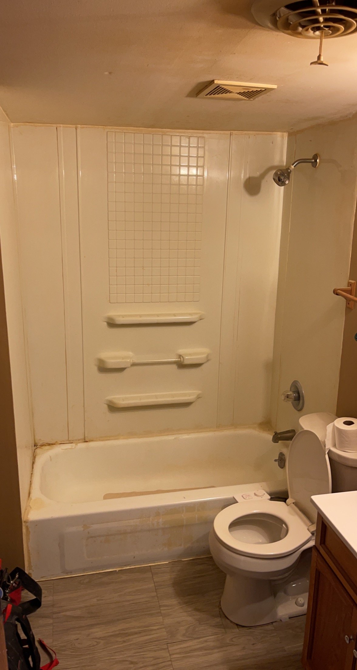 Bathroom before remodel 20